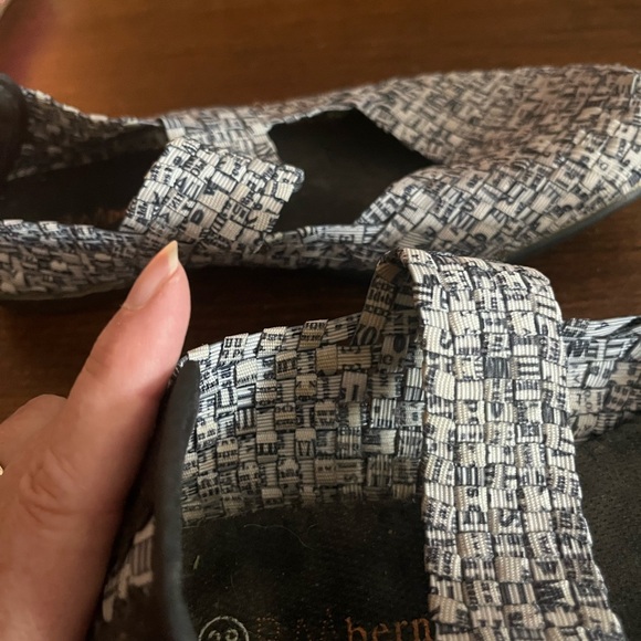 Stylish Black and White Flats - Picture 4 of 5